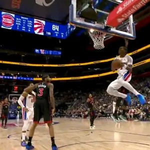 kaiyun·(中国)官方网站-奥萨尔飞身大拉杆上反篮打进，活塞下半场领先猛龙13分